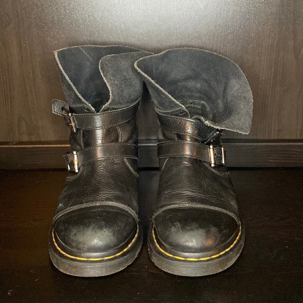 DR MARTENS BOOTS